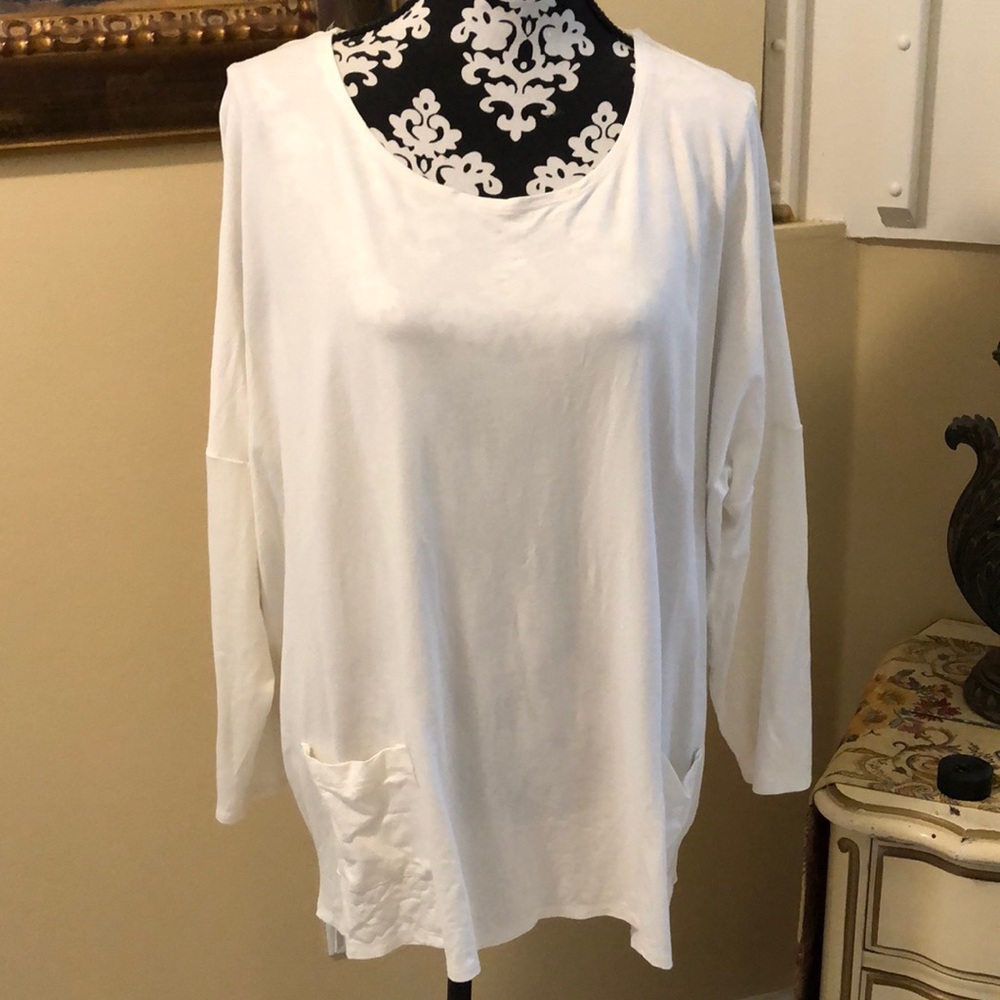 ✨Parmi Tunic with front pockets side split hem, a bit shorter in front very soft